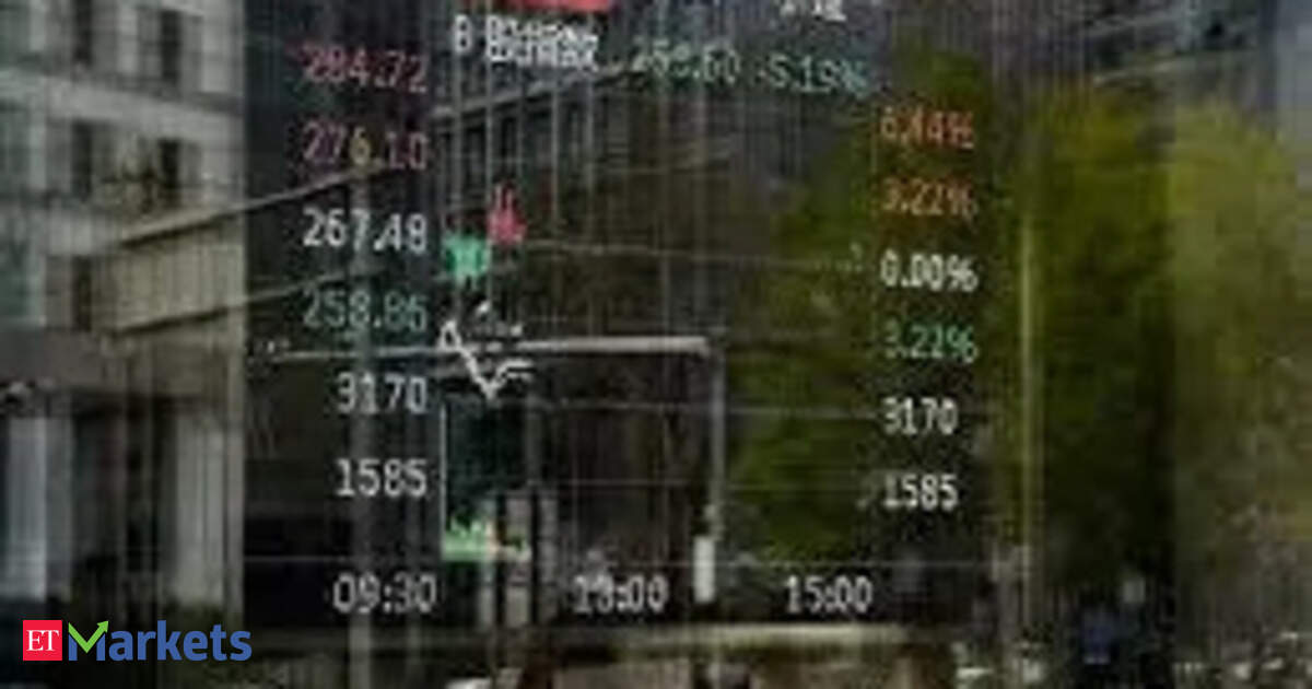 Hong Kong’s sixfold bounce in share gross sales drives growth yr in Asia