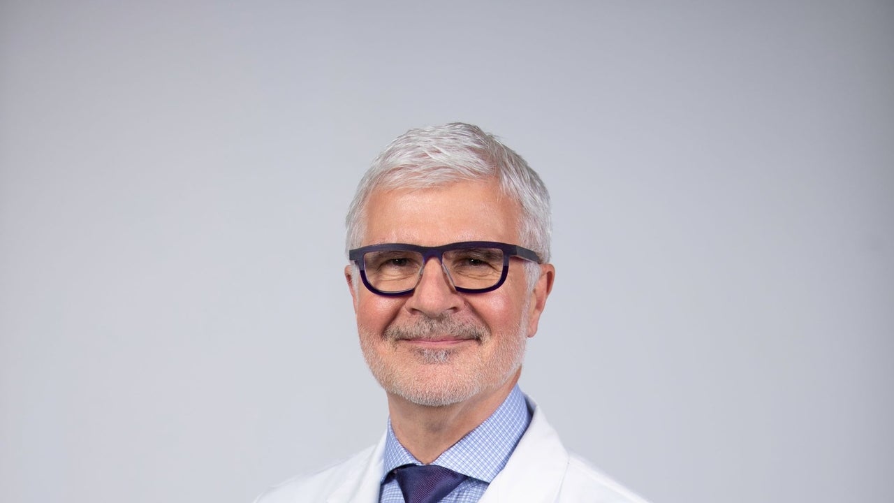 Dr. Steven Gundry Shares How His Celeb Shoppers Remodel Their Our bodies With Fermented Meals and Olive Oil