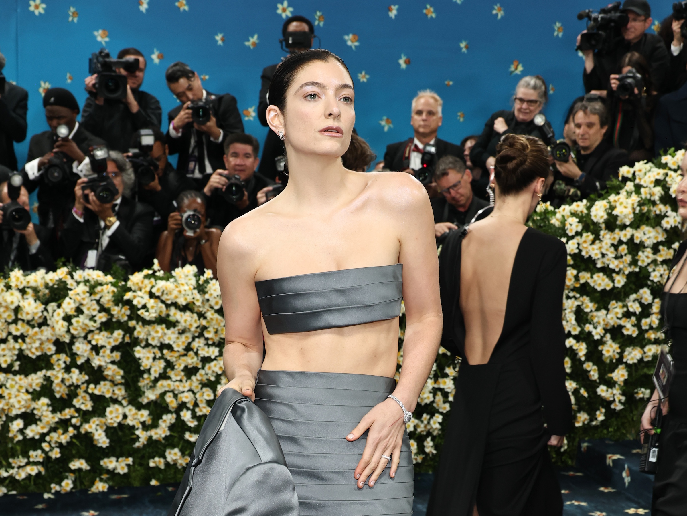 Lorde Shocks Fans With Nude Vulva Photo by Talia Chetrit