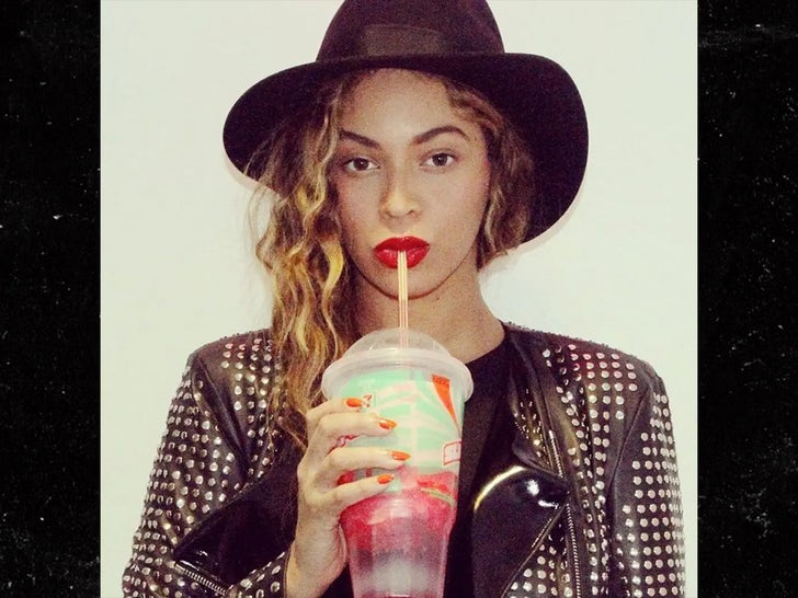 Beyoncé, Austin Mahone, Audrina Patridge Sippin’ Slurpees … Happy 7-11!