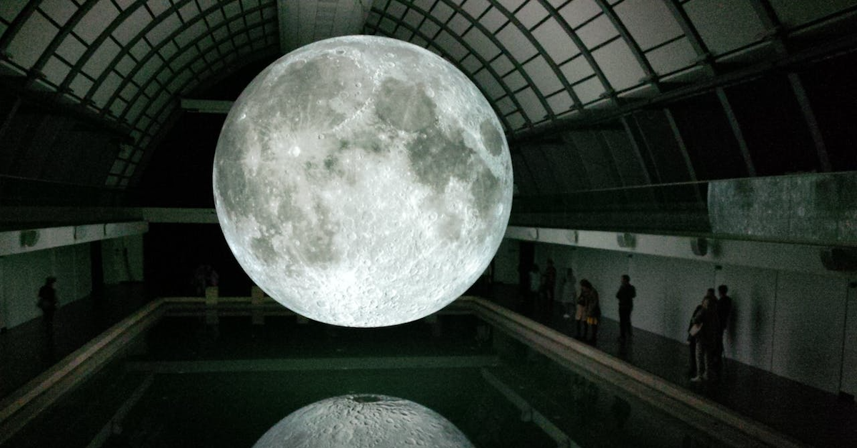 Using AI to Explore Scientific Realism and Build Story Bibles for Fiction Writing