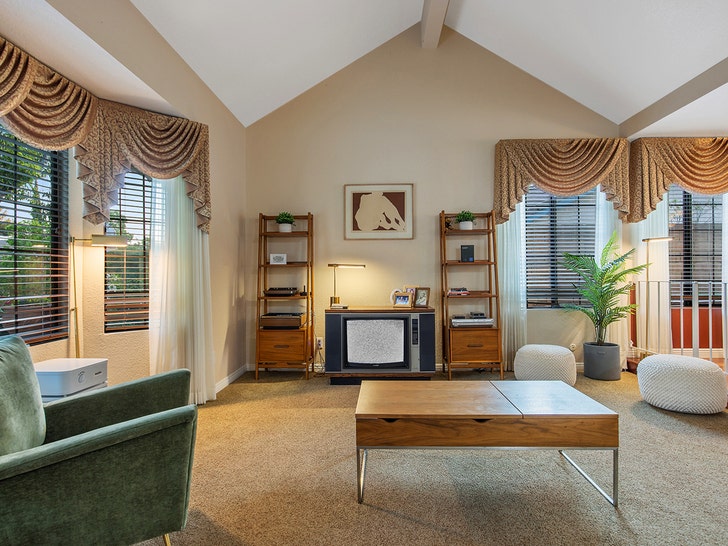 ‘Poltergeist’ House Recreated as Airbnb, Inside the Movie Set Replica