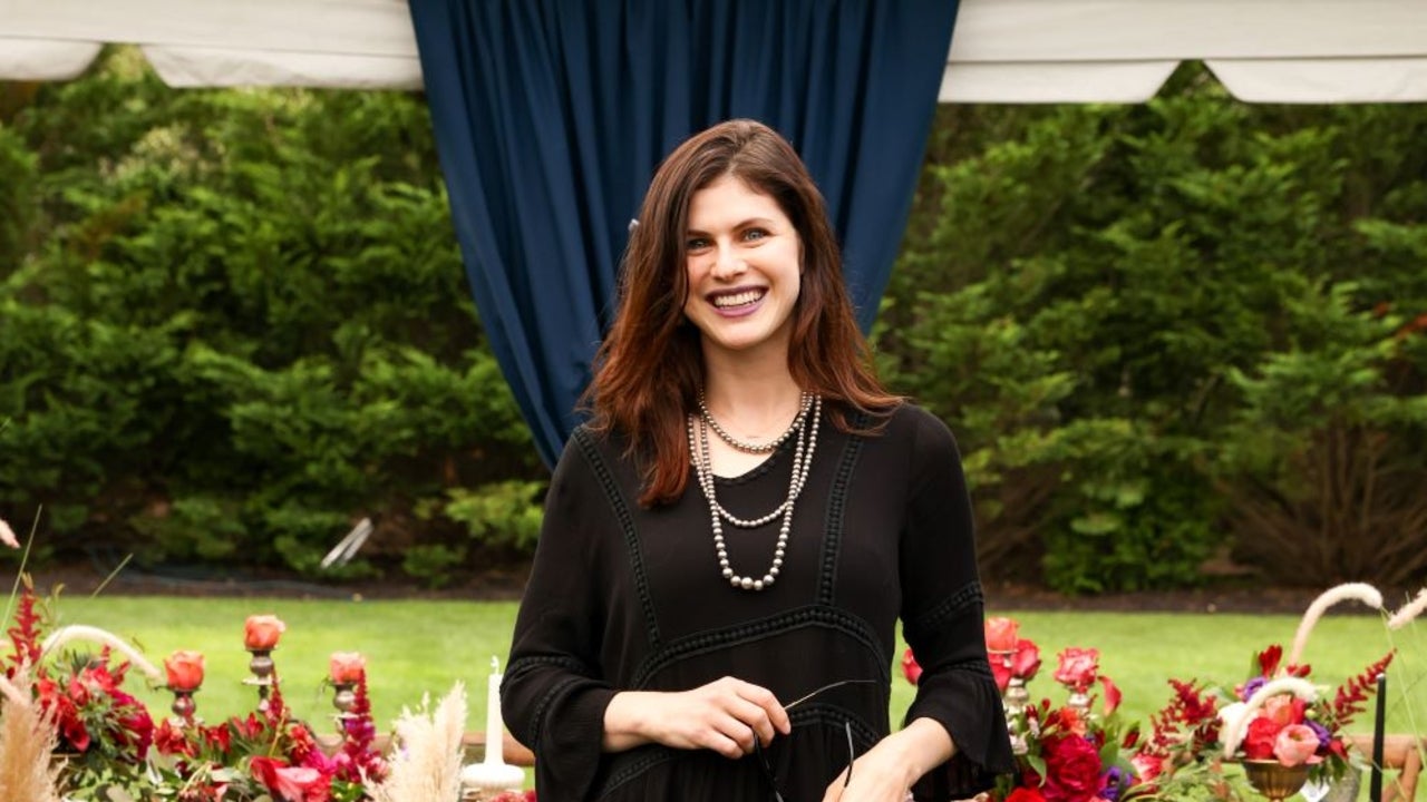 Star Sightings: Alexandra Daddario Stuns in The Hamptons, Snoop Dogg Surprises Fans With Chicken Fingers