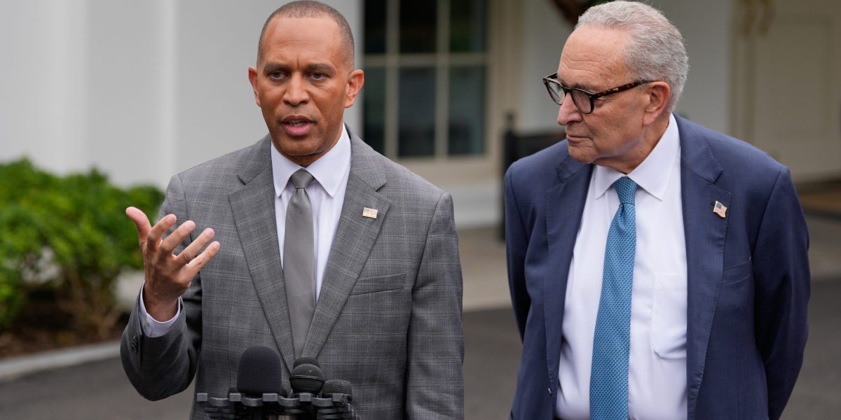 During a White House meeting, Hakeem Jeffries spotted a ‘Trump 2028’ hat and asked JD Vance ‘Hey, bro, you got a problem with this?’
