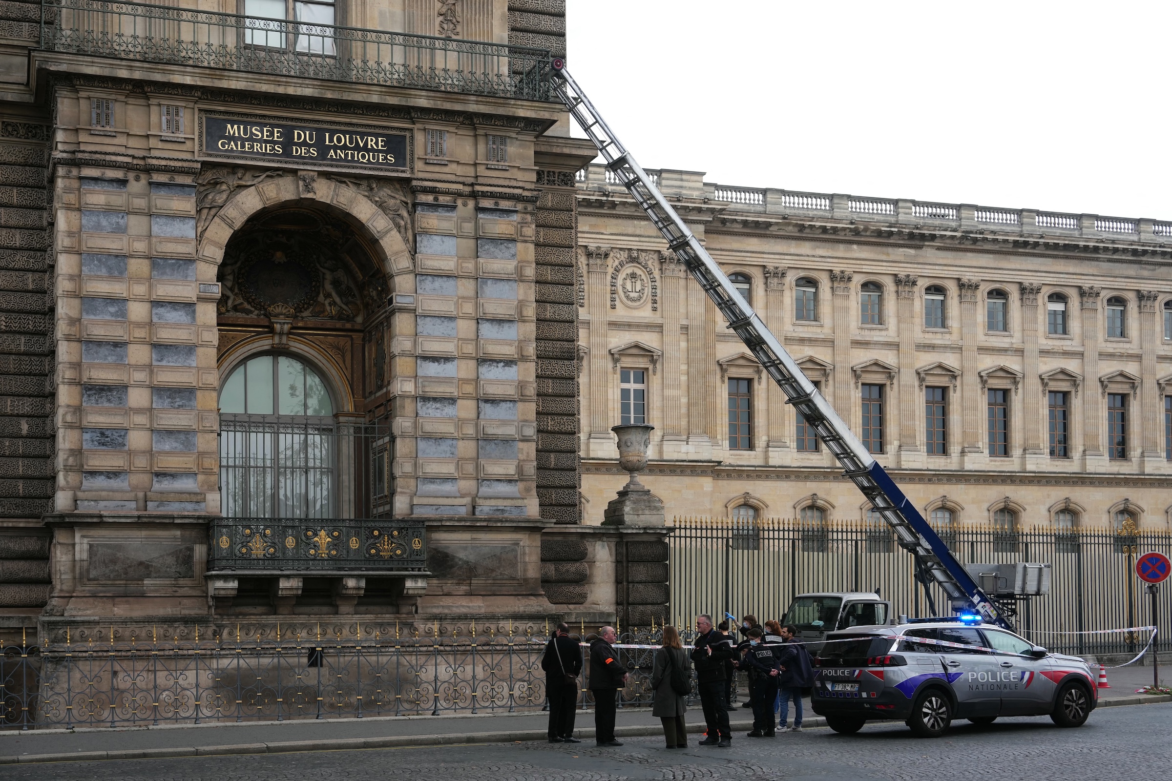 Two Suspects Admit to Louvre Heist Involvement, Prosecutor Says