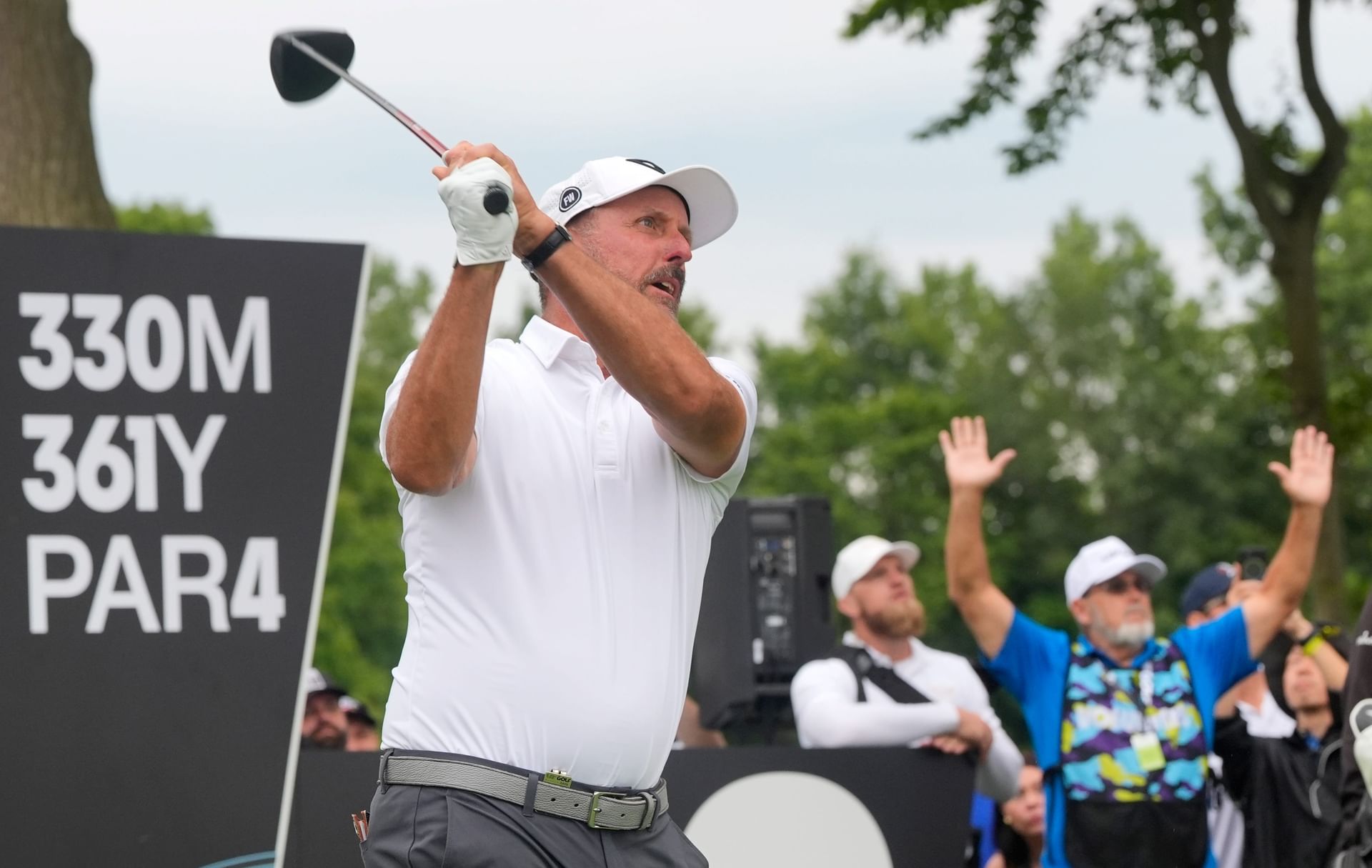 “Government failing its citizens” – Phil Mickelson reacts to 75% of Palisades fire victims reportedly living in temporary housing