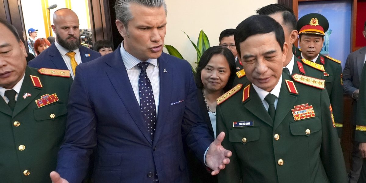 Hegseth reaffirms Vietnam partnership and hands over a leather box, belt and knife—wartime artifacts taken by U.S. soldiers