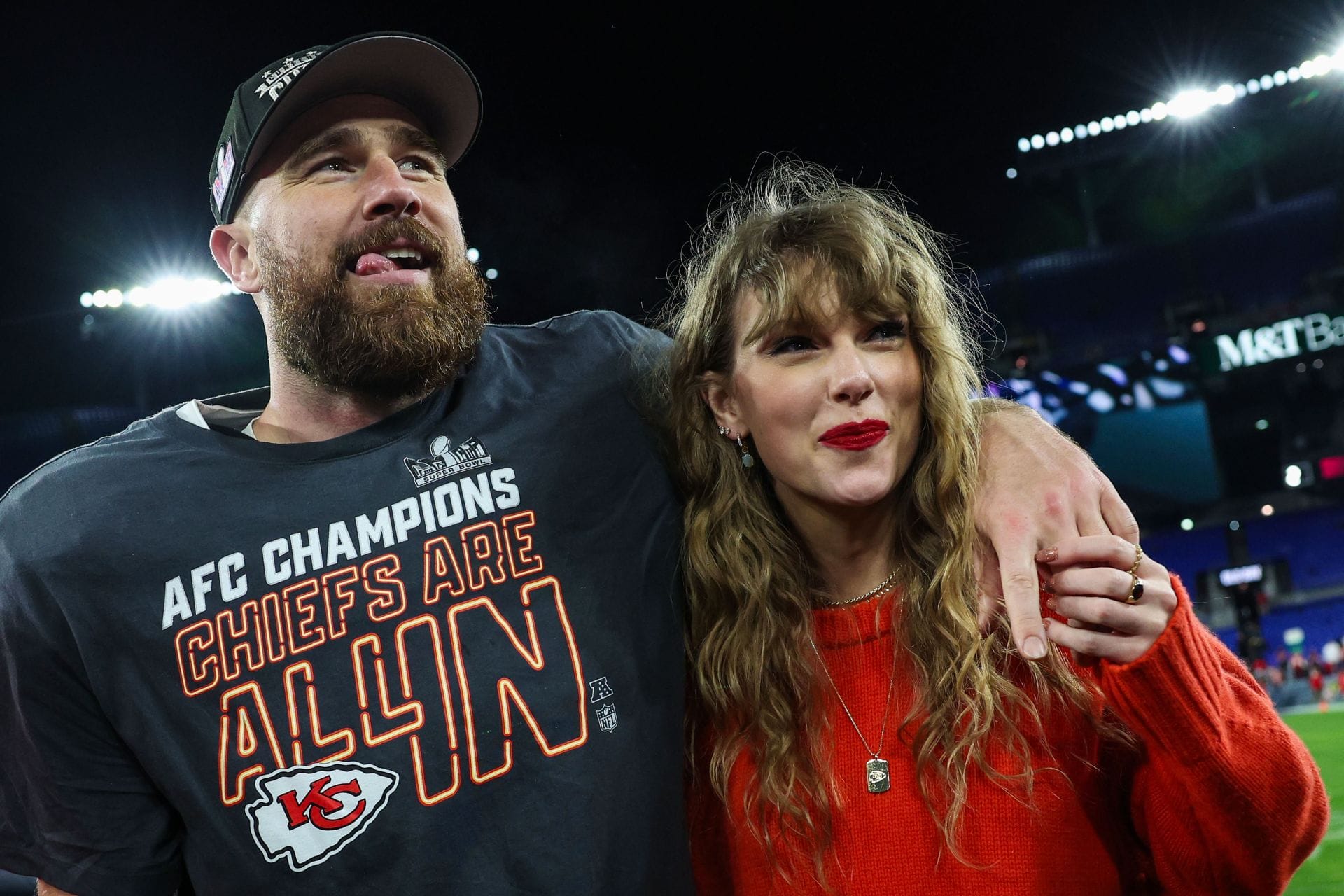 Fans react after Travis Kelce claims he & Taylor Swift have “never once” argued during their relationship